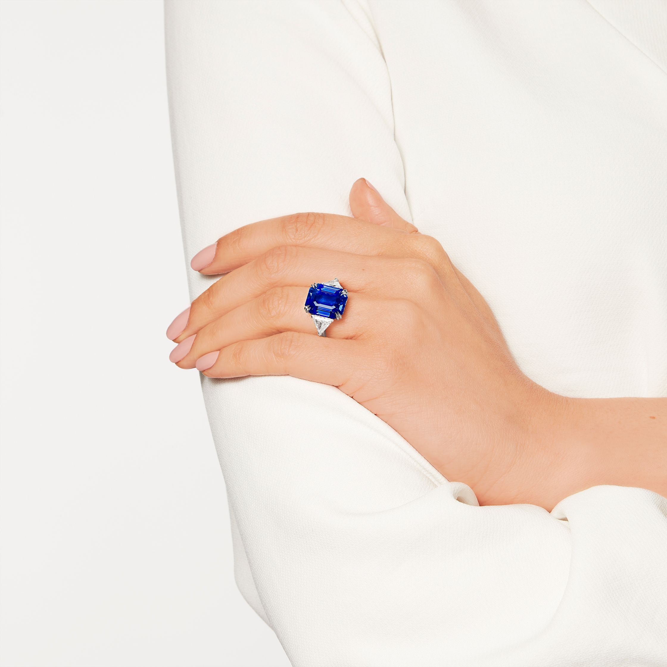 royal blue sapphire and diamond ring hirsh london r2631 2 1